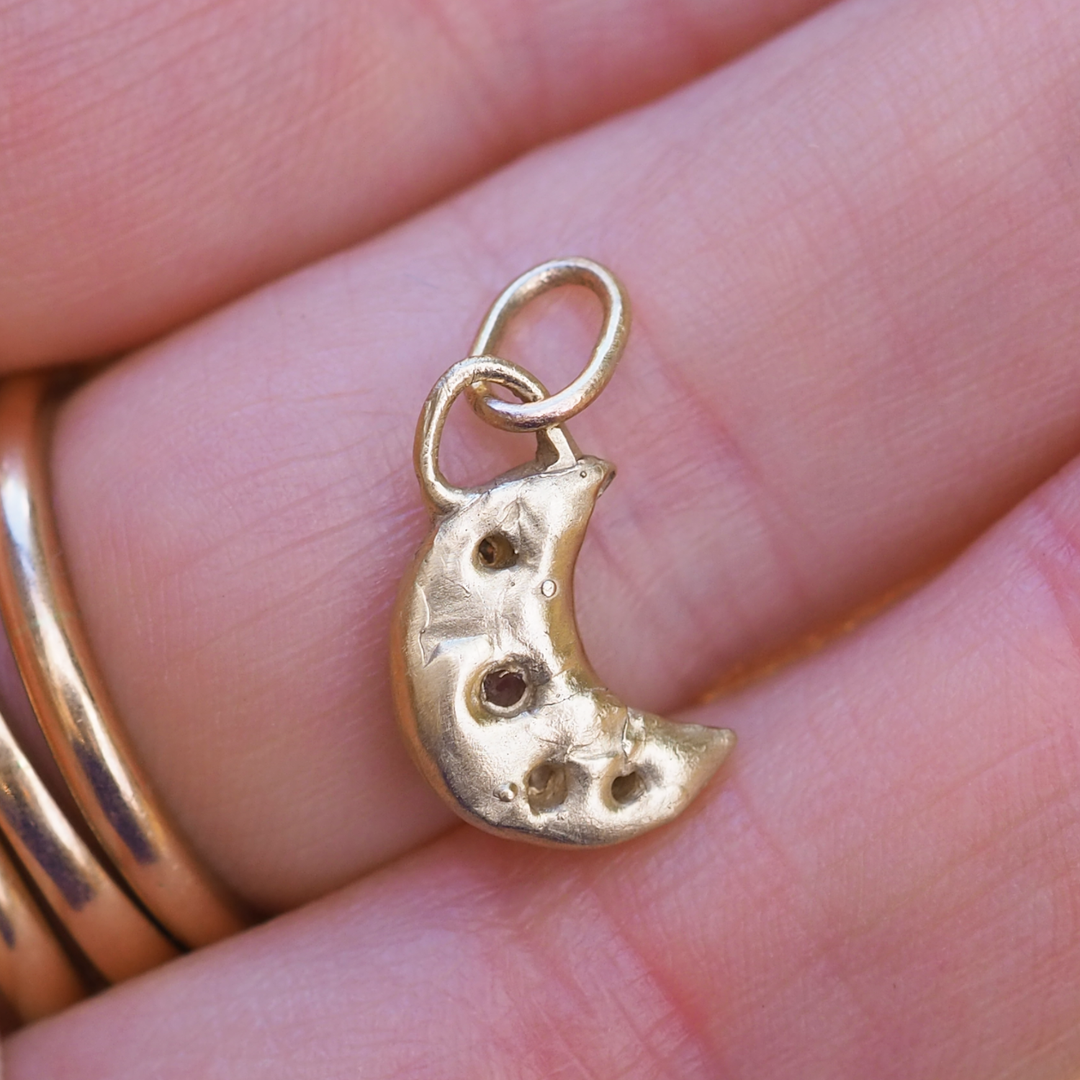 Star Crescent Moon Pendant - 0.21ct Montana Star Sapphire - 9ct Yellow Gold